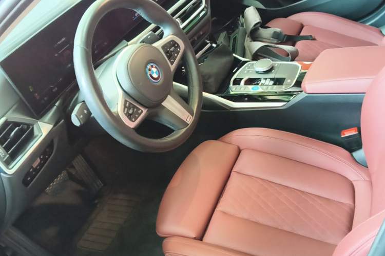 Used BMW i3 2022 eDrive 35 L Left Front Seat