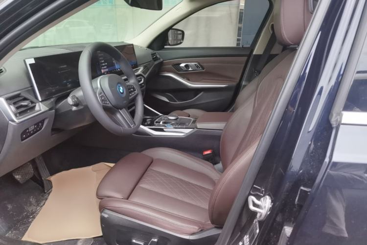 Used BMW i3 2022 eDrive 35 L Left Front Seat