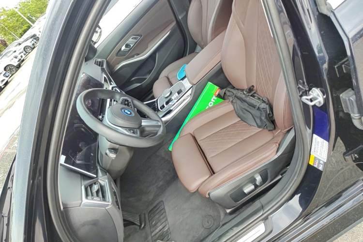 Used BMW i3 2022 eDrive 35 L Left Front Seat