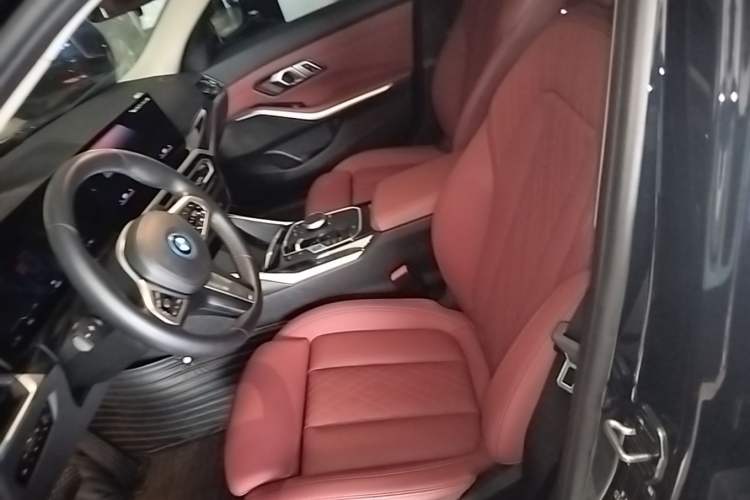 Used BMW i3 2022 eDrive 35 L Left Front Seat