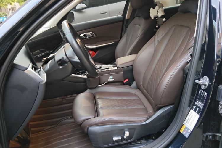 Used BMW i3 2022 eDrive 35 L Left Front Seat