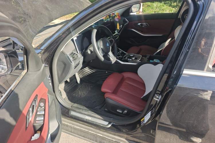 Used BMW i3 2022 eDrive 35 L Left Front Seat