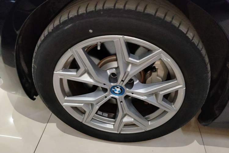 Used BMW i3 2022 eDrive 35 L Left Front Wheel Hub