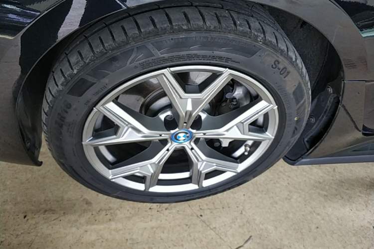 Used BMW i3 2022 eDrive 35 L Left Front Wheel Hub
