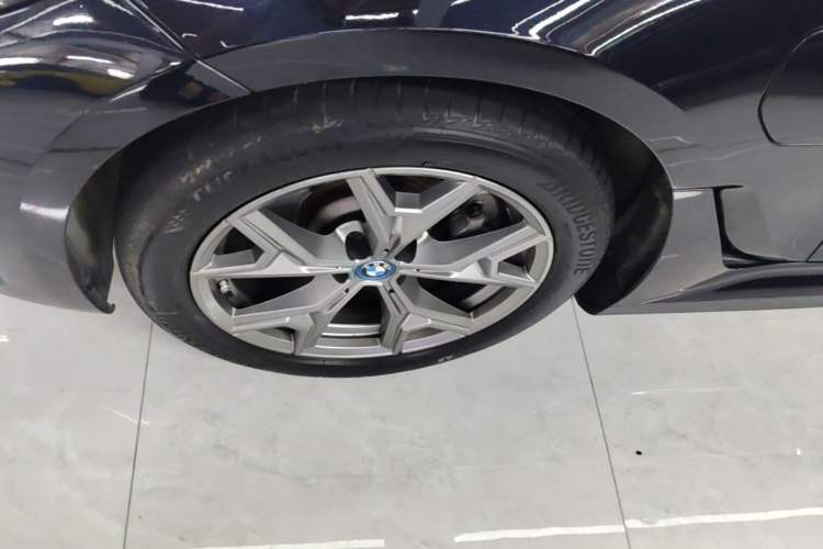 Used BMW i3 2022 eDrive 35 L Left Front Wheel Hub