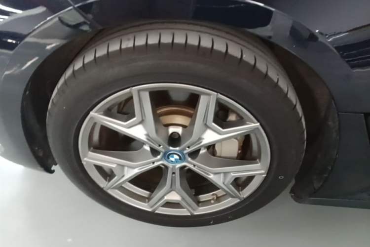 Used BMW i3 2022 eDrive 35 L Left Front Wheel Hub