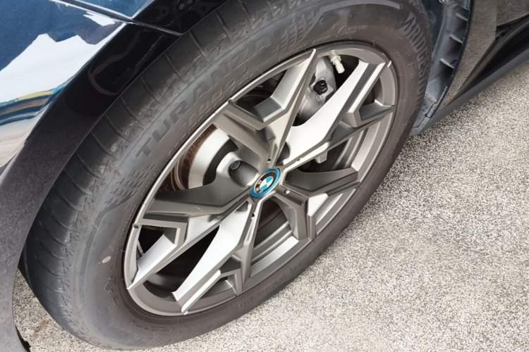 Used BMW i3 2022 eDrive 35 L Left Front Wheel Hub