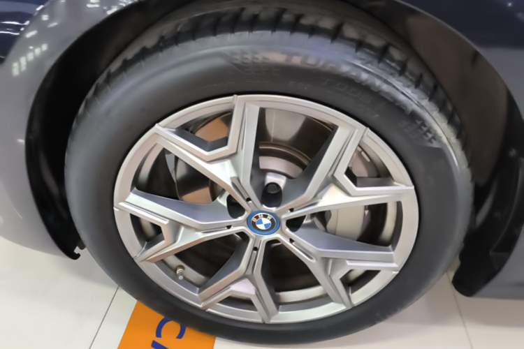 Used BMW i3 2022 eDrive 35 L Left Front Wheel Hub