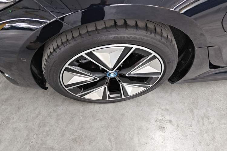Used BMW i3 2022 eDrive 35 L Left Front Wheel Hub