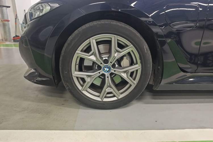 Used BMW i3 2022 eDrive 35 L Left Front Wheel Hub