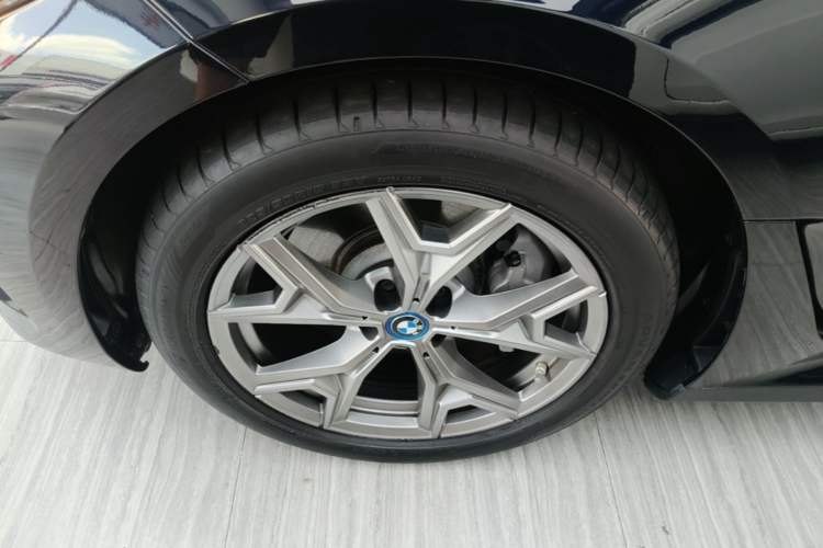 Used BMW i3 2022 eDrive 35 L Left Front Wheel Hub