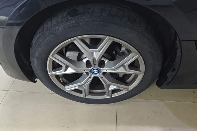 Used BMW i3 2022 eDrive 35 L Left Front Wheel Hub