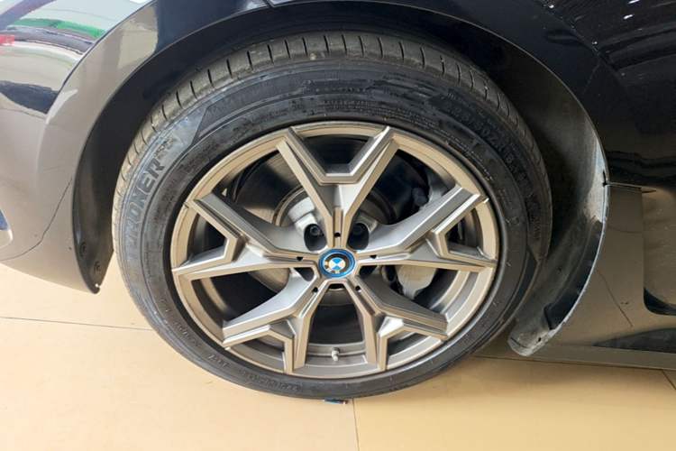 Used BMW i3 2022 eDrive 35 L Left Front Wheel Hub