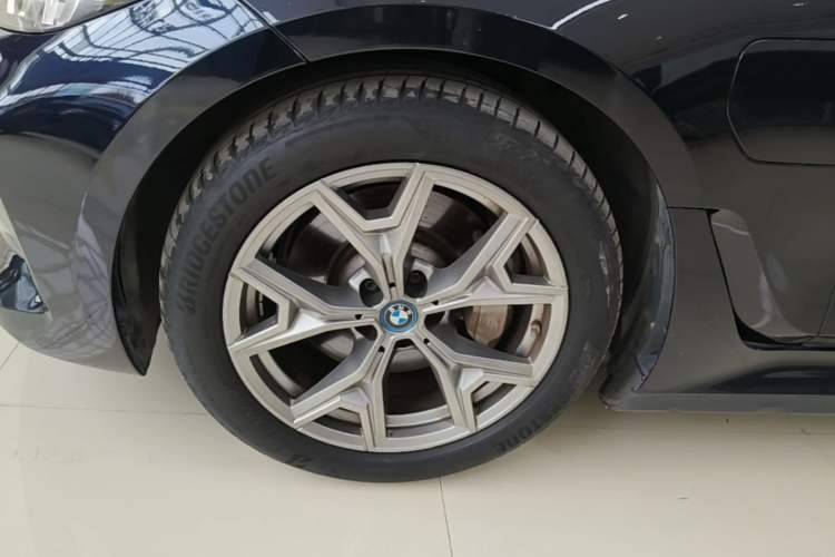 Used BMW i3 2022 eDrive 35 L Left Front Wheel Hub