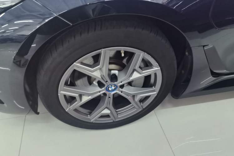 Used BMW i3 2022 eDrive 35 L Left Front Wheel Hub