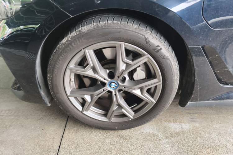 Used BMW i3 2022 eDrive 35 L Left Front Wheel Hub