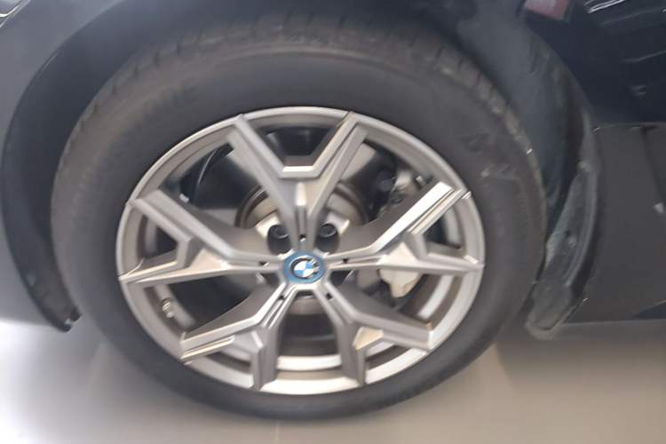 Used BMW i3 2022 eDrive 35 L Left Front Wheel Hub