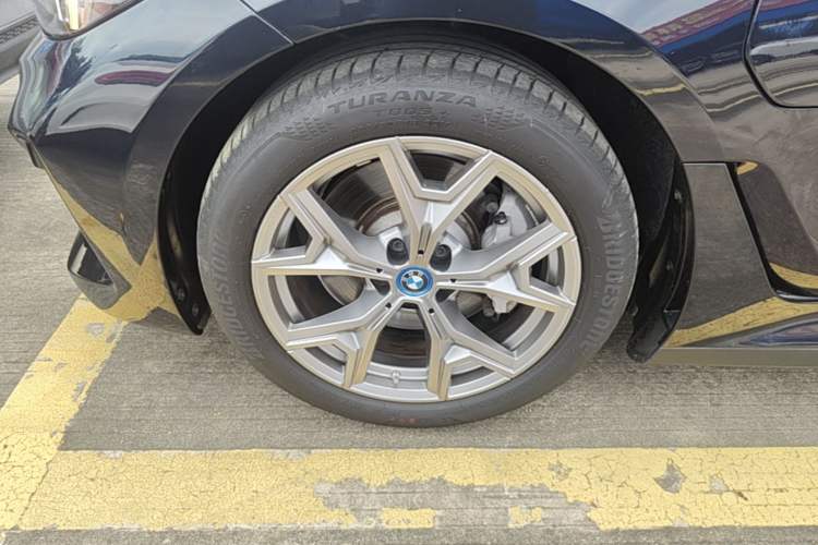 Used BMW i3 2022 eDrive 35 L Left Front Wheel Hub