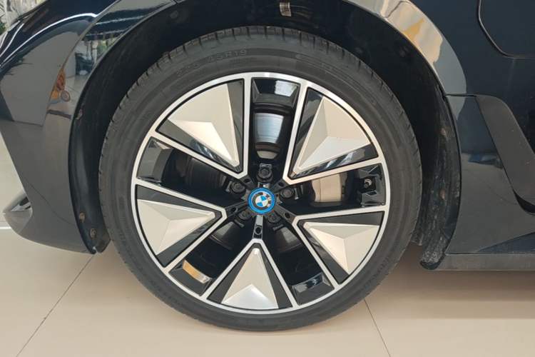 Used BMW i3 2022 eDrive 35 L Left Front Wheel Hub