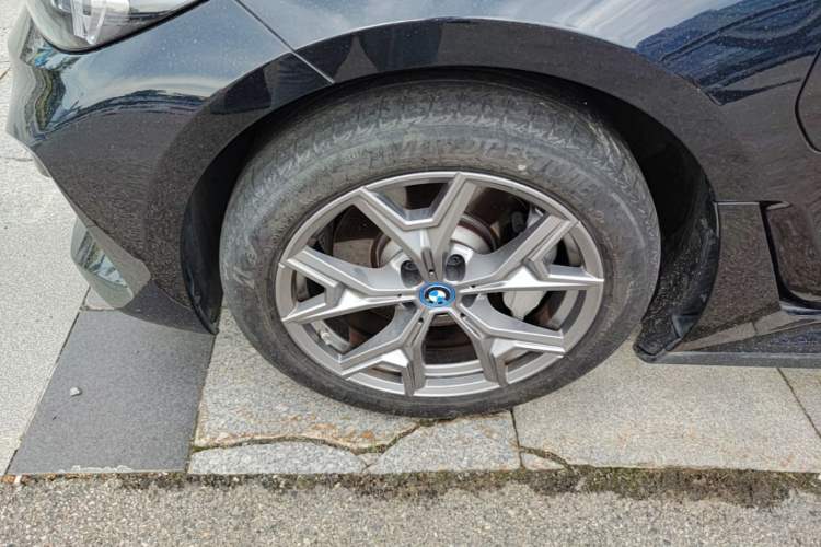 Used BMW i3 2022 eDrive 35 L Left Front Wheel Hub