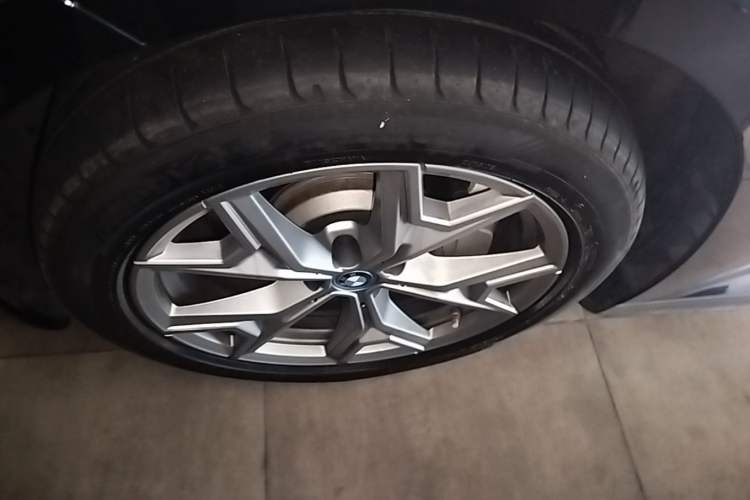 Used BMW i3 2022 eDrive 35 L Left Front Wheel Hub