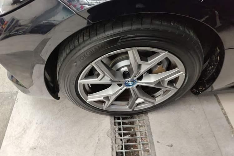 Used BMW i3 2022 eDrive 35 L Left Front Wheel Hub