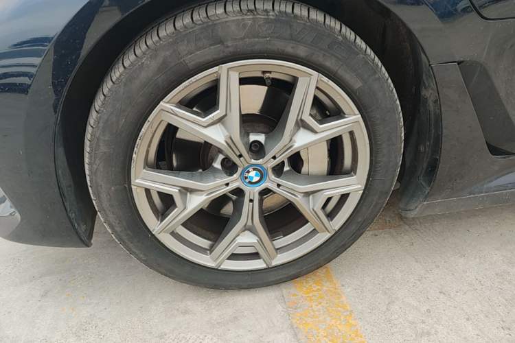 Used BMW i3 2022 eDrive 35 L Left Front Wheel Hub