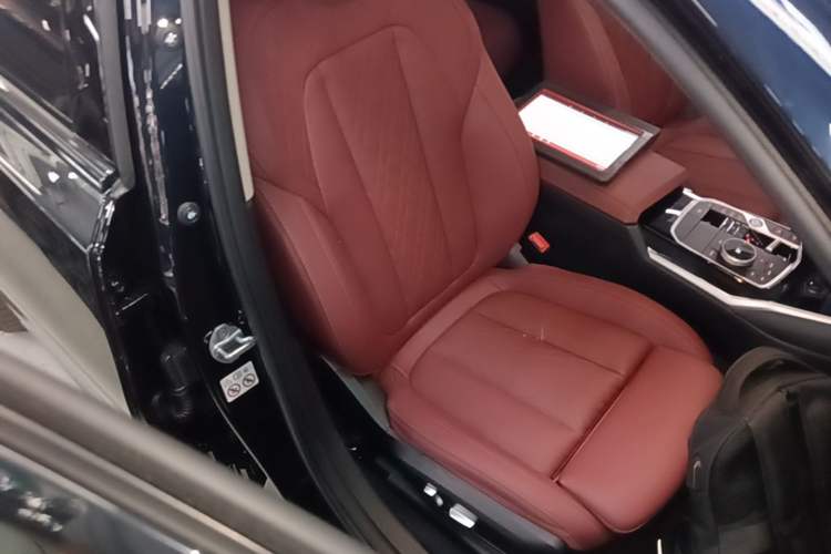 Used BMW i3 2022 eDrive 35 L Right Front Seat
