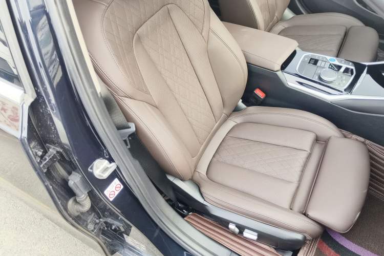 Used BMW i3 2022 eDrive 35 L Right Front Seat
