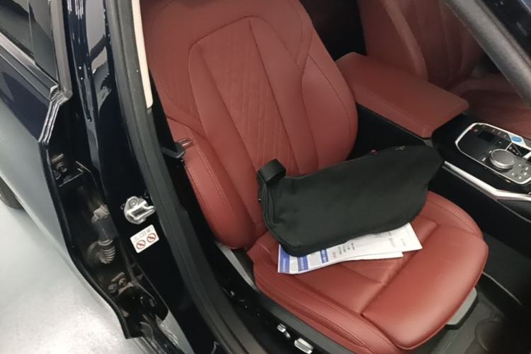 Used BMW i3 2022 eDrive 35 L Right Front Seat