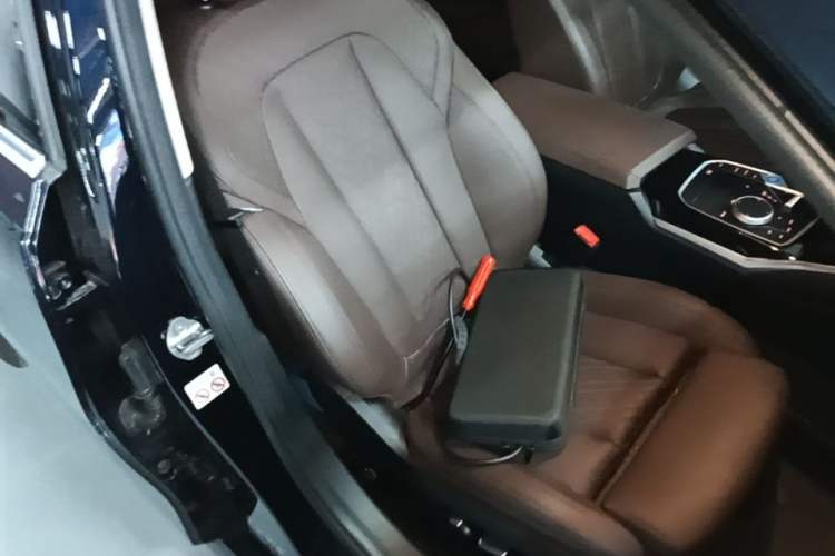Used BMW i3 2022 eDrive 35 L Right Front Seat