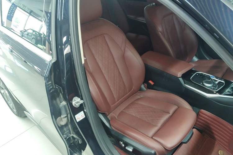 Used BMW i3 2022 eDrive 35 L Right Front Seat