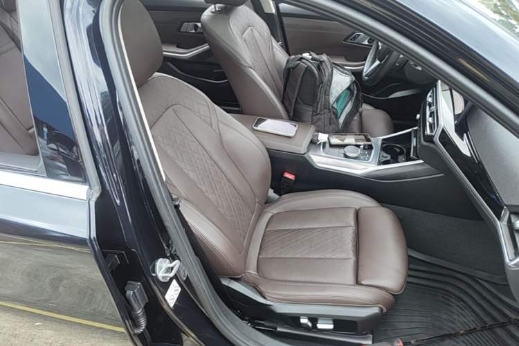 Used BMW i3 2022 eDrive 35 L Right Front Seat