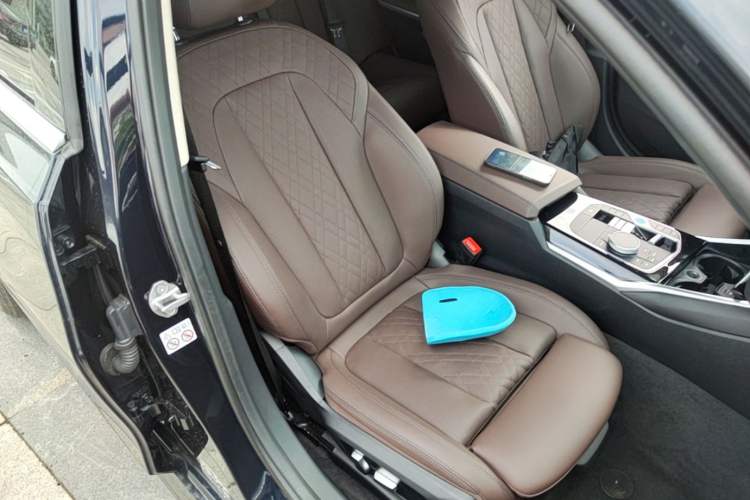 Used BMW i3 2022 eDrive 35 L Right Front Seat