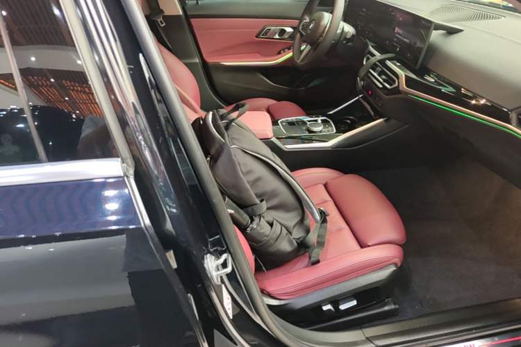 Used BMW i3 2022 eDrive 35 L Right Front Seat