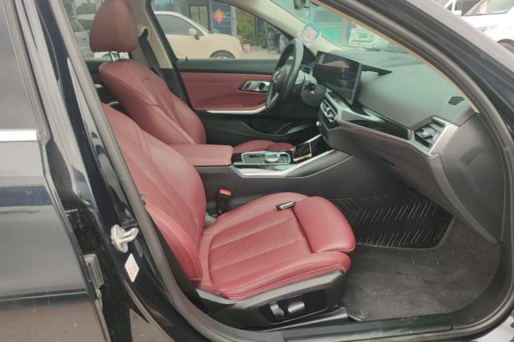 Used BMW i3 2022 eDrive 35 L Right Front Seat