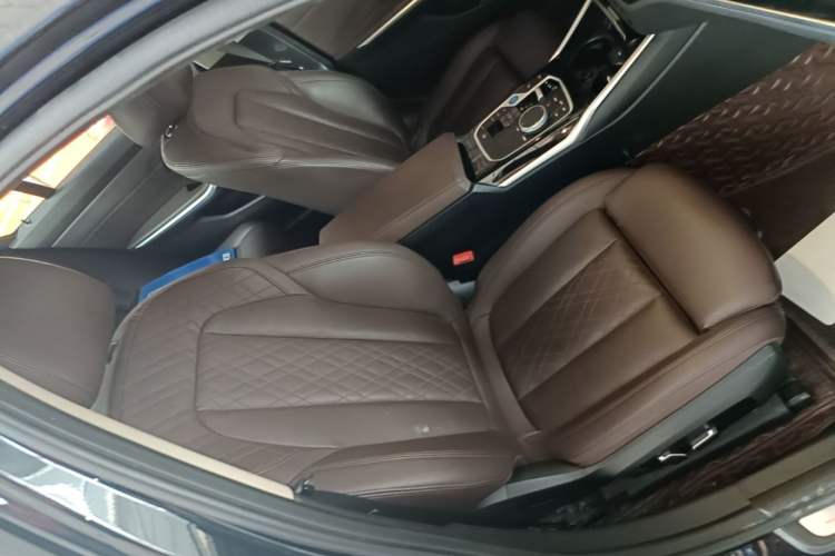 Used BMW i3 2022 eDrive 35 L Right Front Seat