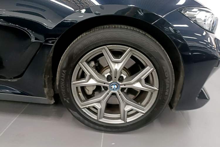 Used BMW i3 2022 eDrive 35 L Right Front Wheel Hub