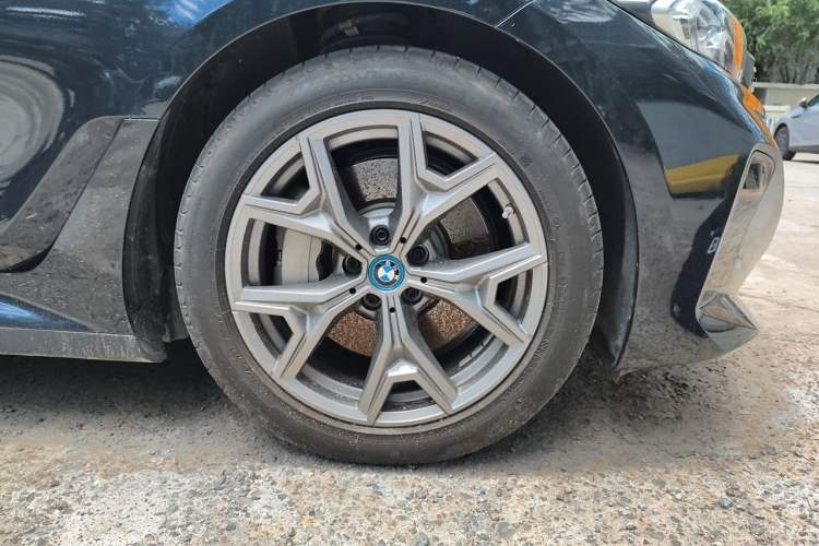 Used BMW i3 2022 eDrive 35 L Right Front Wheel Hub