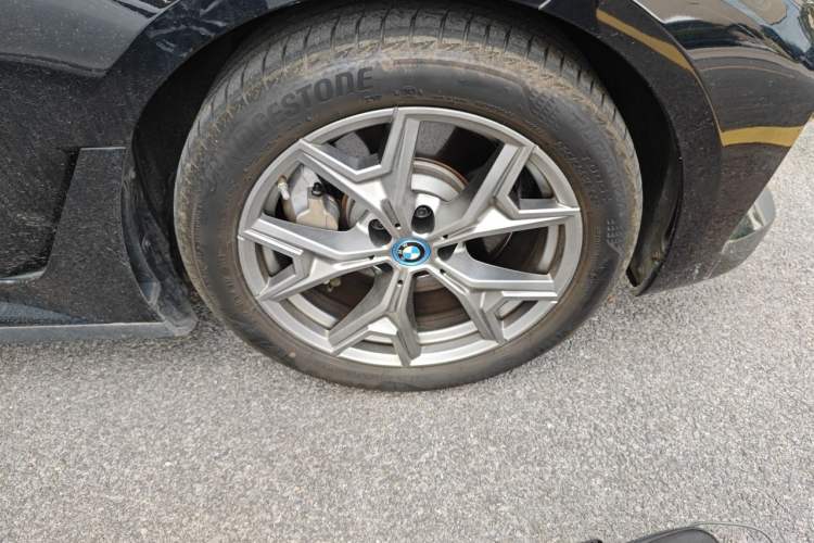 Used BMW i3 2022 eDrive 35 L Right Front Wheel Hub