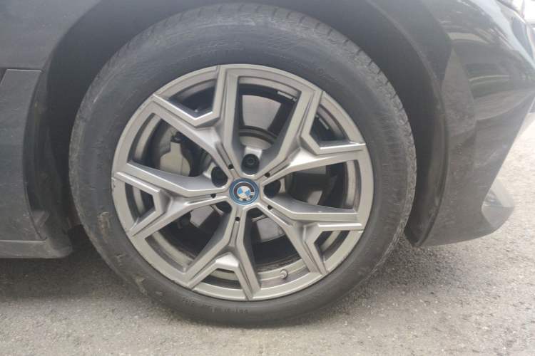 Used BMW i3 2022 eDrive 35 L Right Front Wheel Hub