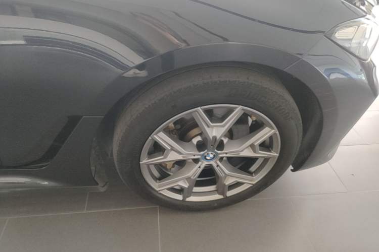 Used BMW i3 2022 eDrive 35 L Right Front Wheel Hub
