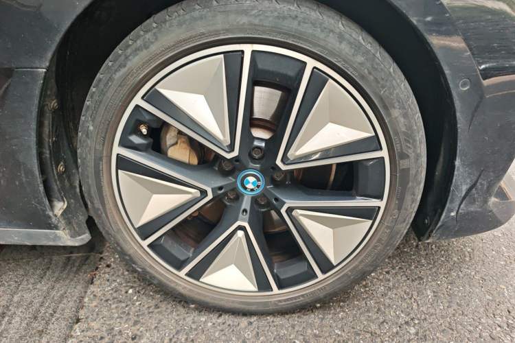 Used BMW i3 2022 eDrive 35 L Right Front Wheel Hub