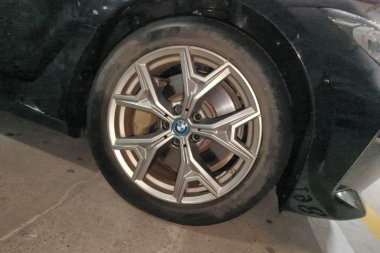 Used BMW i3 2022 eDrive 35 L Right Front Wheel Hub