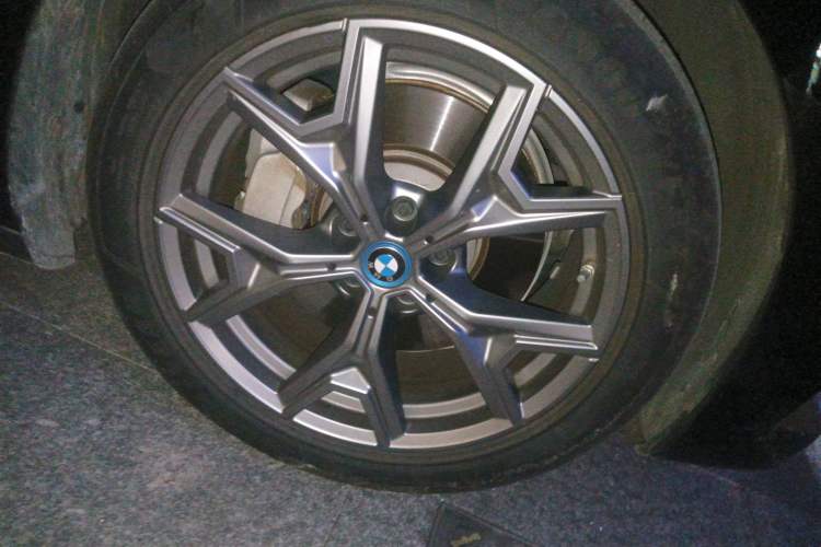 Used BMW i3 2022 eDrive 35 L Right Front Wheel Hub