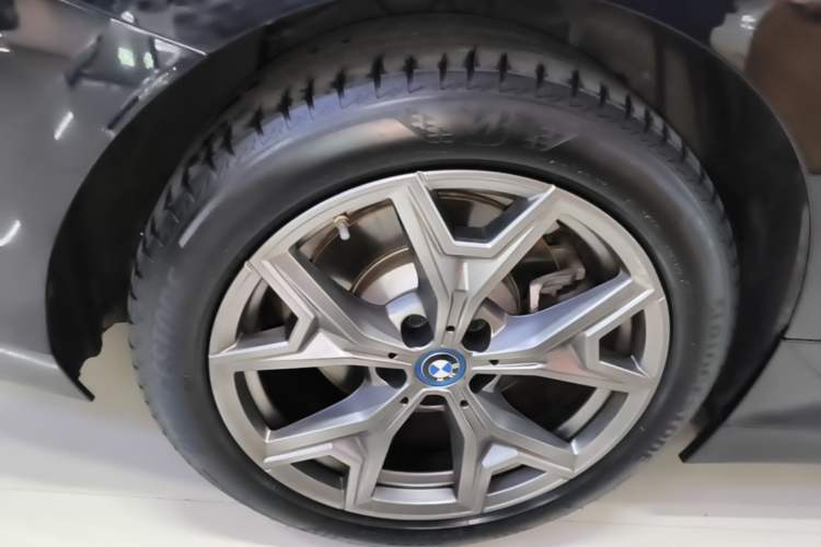 Used BMW i3 2022 eDrive 35 L Right Rear Wheel Hub