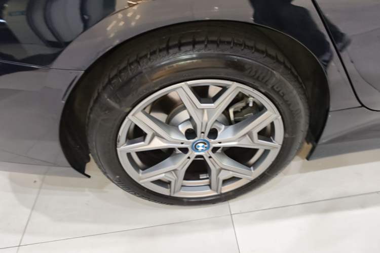 Used BMW i3 2022 eDrive 35 L Right Rear Wheel Hub