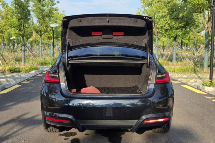Used BMW i3 2022 eDrive 35 L Trunk