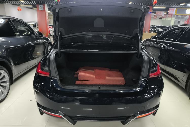 Used BMW i3 2022 eDrive 35 L Trunk