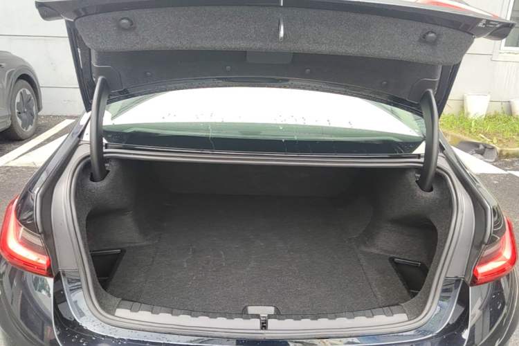 Used BMW i3 2022 eDrive 35 L Trunk